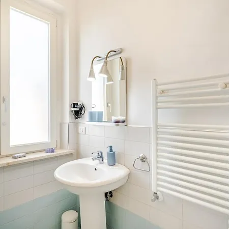 Apartment Seventy Steps *